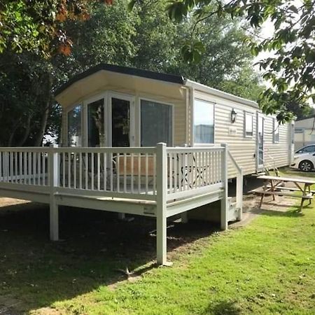 Отель The Winchester Luxury Pet Friendly Caravan On Broadland Sands Holiday Park Between Lowestoft And Great Yarmouth Corton  Экстерьер фото