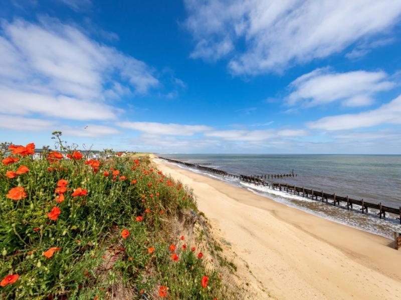 Отель The Winchester Luxury Pet Friendly Caravan On Broadland Sands Holiday Park Between Lowestoft And Great Yarmouth Corton  Экстерьер фото