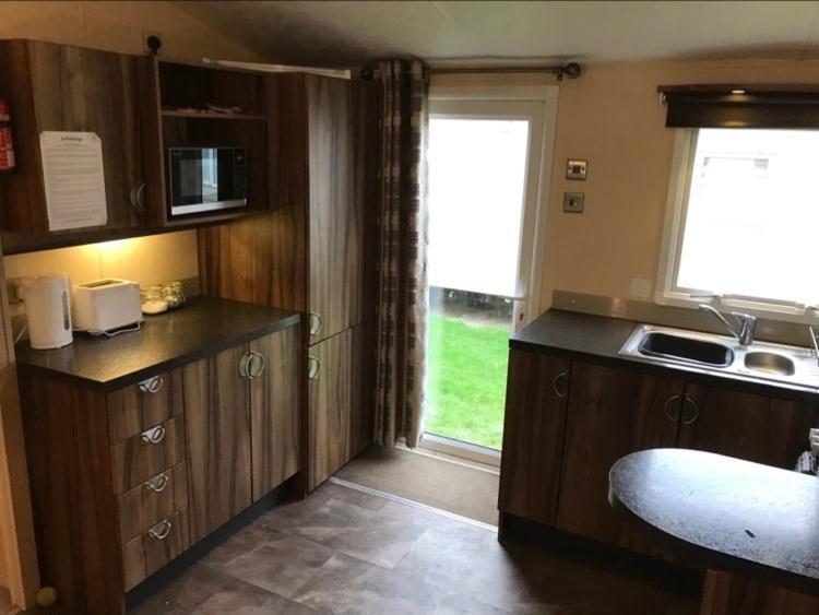 Отель The Winchester Luxury Pet Friendly Caravan On Broadland Sands Holiday Park Between Lowestoft And Great Yarmouth Corton  Экстерьер фото