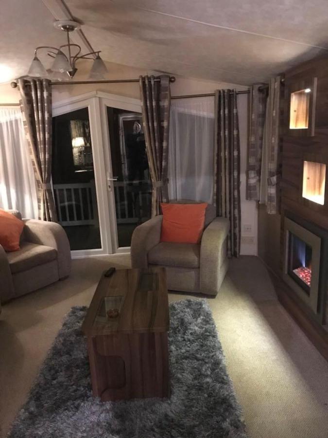 Отель The Winchester Luxury Pet Friendly Caravan On Broadland Sands Holiday Park Between Lowestoft And Great Yarmouth Corton  Экстерьер фото