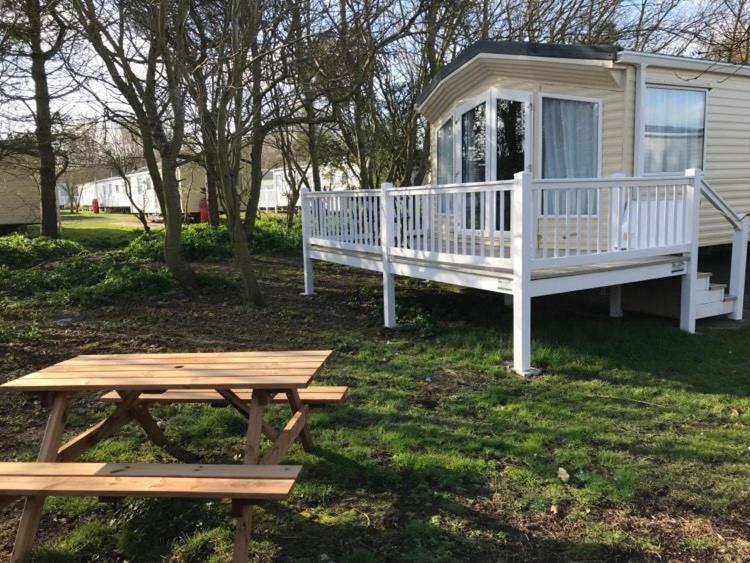 Отель The Winchester Luxury Pet Friendly Caravan On Broadland Sands Holiday Park Between Lowestoft And Great Yarmouth Corton  Экстерьер фото