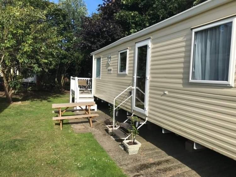 Отель The Winchester Luxury Pet Friendly Caravan On Broadland Sands Holiday Park Between Lowestoft And Great Yarmouth Corton  Экстерьер фото